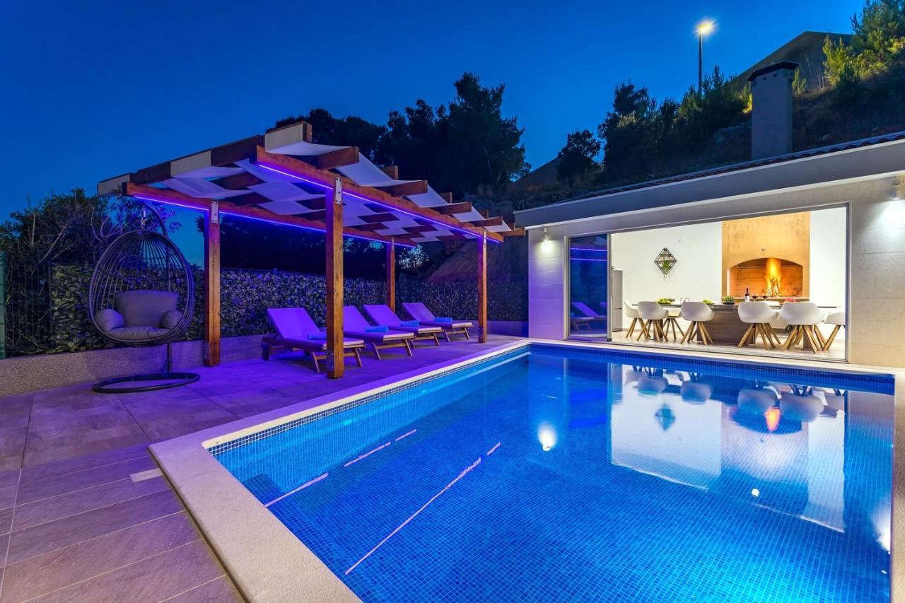 Villa Matan - Only 200M From The Sandy Beaches, Private 28M2 Pool Omis Exterior photo